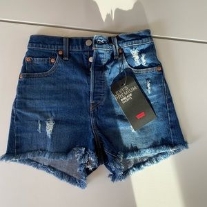 Levi’s Ribcage Shorts